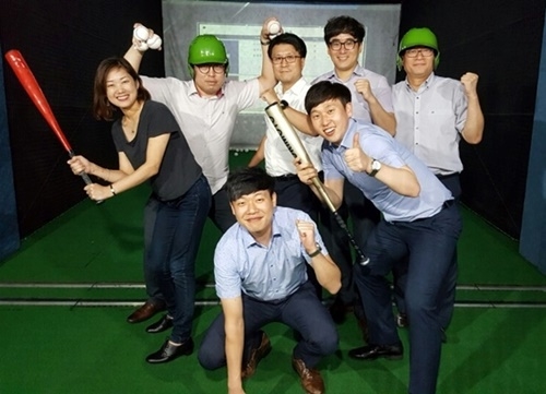 새로운 회식 트렌드 스크린야구, 리얼야구존이 ‘딱’