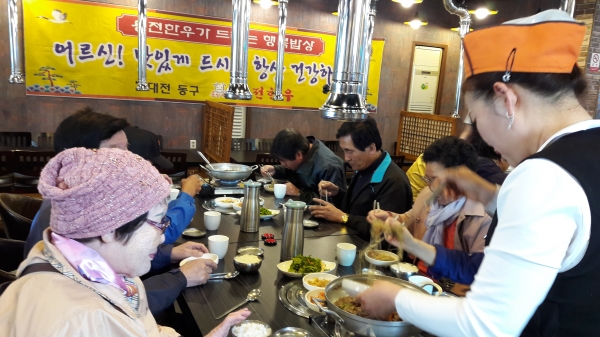 동구, 용전한우 안홍섭 대표 어르신 행복밥상 제공