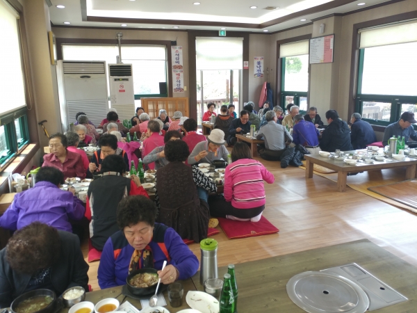 별천지식당, 동네 어르신 초청 한 끼 식사 제공