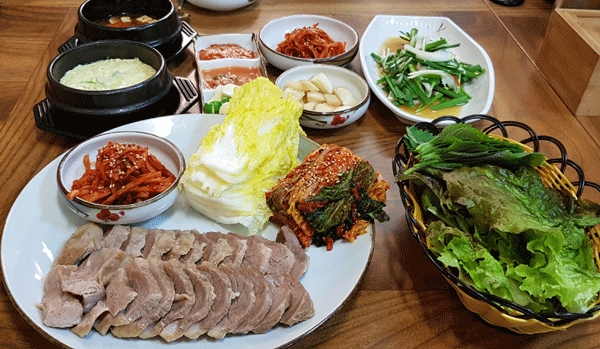 왕족발과 가브리살 보쌈의 진화된 맛 보이는 족족