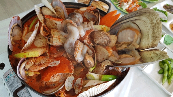 안면도 백사장항 제철 수산물 명소 백사장수산물 회센터