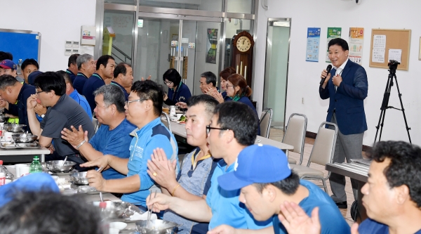 박용갑 중구청장, 현장직원 격려 삼계탕 나눔