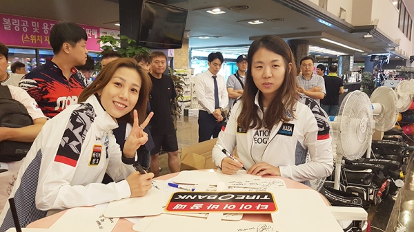 프로볼링팀 팀타이어뱅크 사인회 성황
