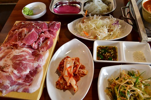 영통 돼지고기 맛집 돼지새마을본부, 이색별미 특수부위 메뉴 제공