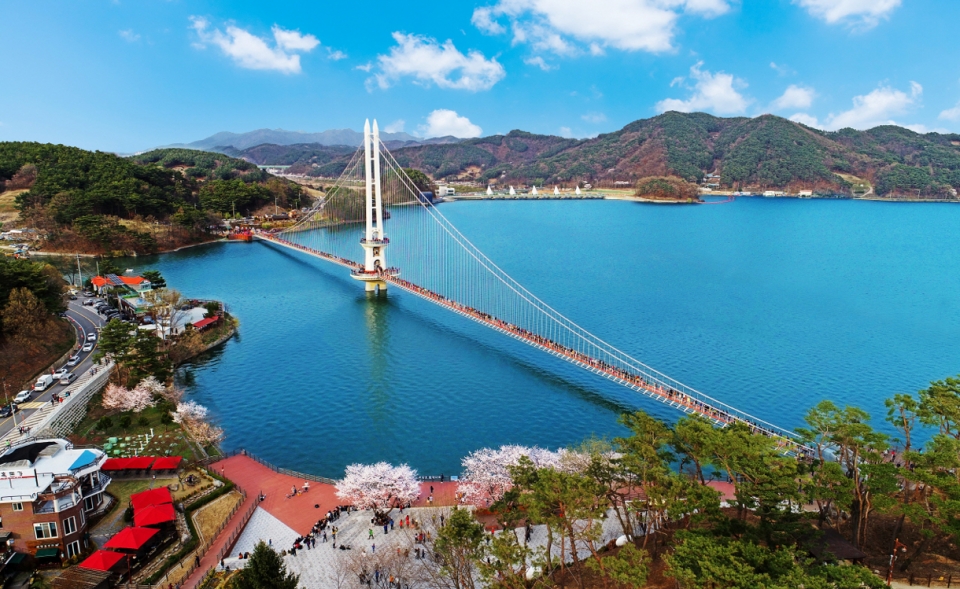 예산군, 코로나19 여파 예당호 출렁다리 '휴장 연장'