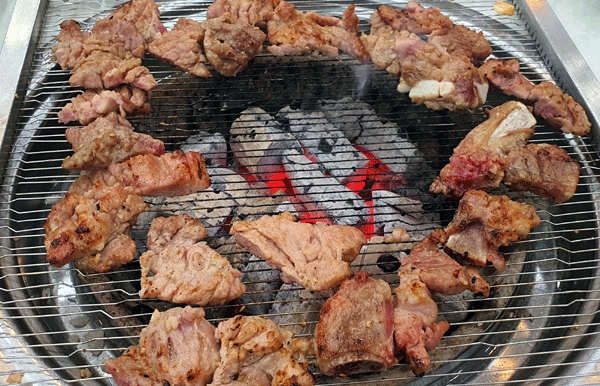 검증된 외식메뉴 돼지양념갈비와 평양냉면 유성 본 숯불갈비