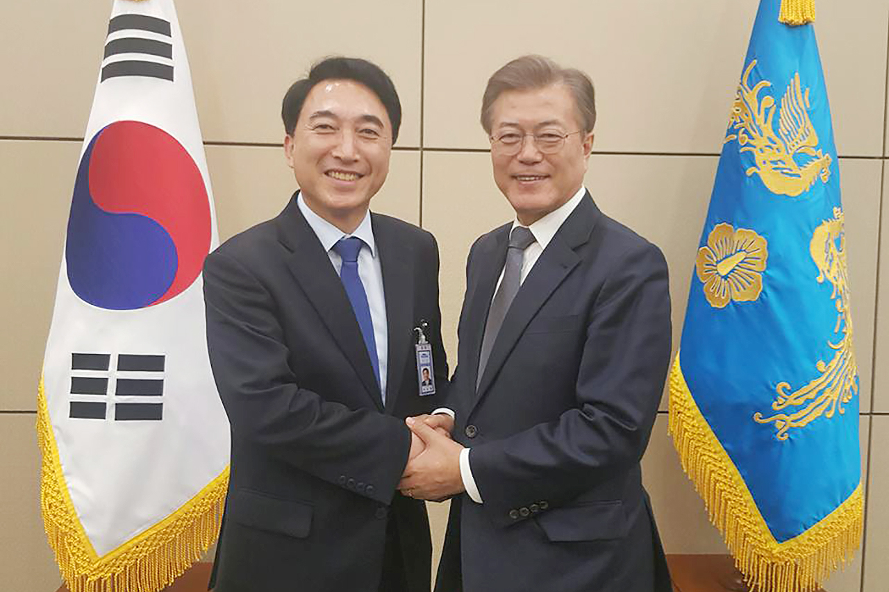 박수현, 충남지사 출마 대신 文 지키나