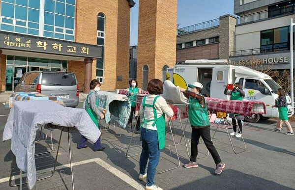 유성구학하동새마을부녀회, 새마을 이동 빨래봉사   
