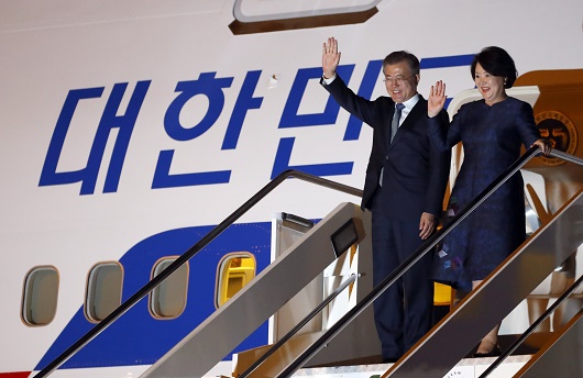 문 대통령, 이탈리아 도착…내일 교황청 미사·교황예방