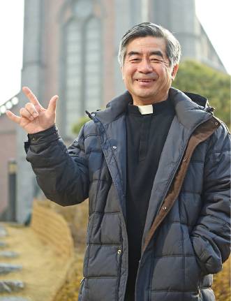 “자신의 일에서 작은 행복 발견하며 건강하게 사세요”