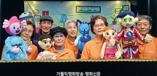 아이들 웃음에 활력 얻는 시니어 인형극단