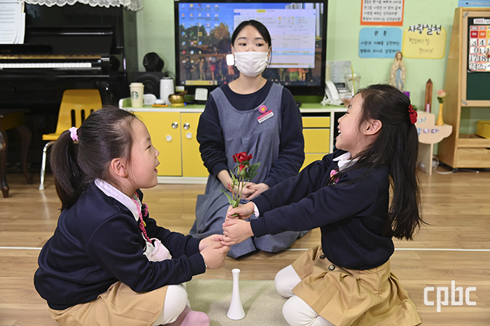 동네 유치원들 문 닫을 때 성모유치원은 학급 늘렸다