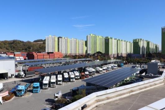 SK에너지  내트럭하우스 부산 신항 사업소 태양광 발전 시설 올 연말께 본격 가동