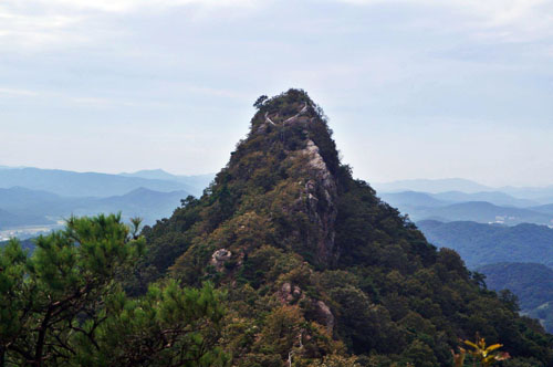 옹골찬 바위산 “설악산 안부럽다”