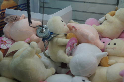 인형뽑기방 우후죽순 재미냐, 사행성이냐?