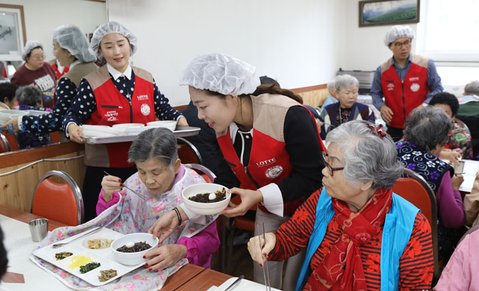 롯데백 광주점, 자장면 나눔 봉사