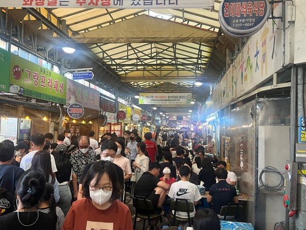 대인야시장 시즌2 발 디딜 틈 없이 북적