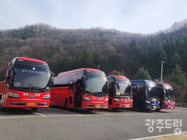 국회로 간다 윤 퇴진 때까지 탄핵버스 운행