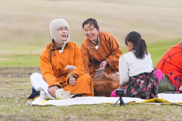 [포토뉴스] 정동원 지구탐구생활 비하인드 스틸컷...몽골 가족들과 이별→우즈베키스탄 입성기