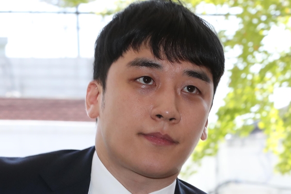 승리, 죄 지어도 잘만 다니네…예쁜 여자와 뼈해장국집 목격담 확산