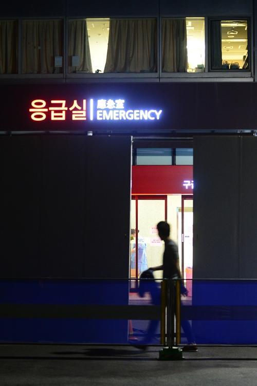 응급실 앞 펜스 설치한 삼성서울병원 사진 5장