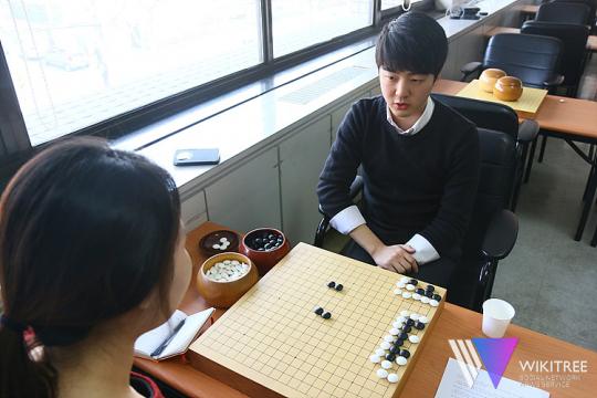 한국기원 꽃미남 사범에게 반나절 바둑을 배웠다