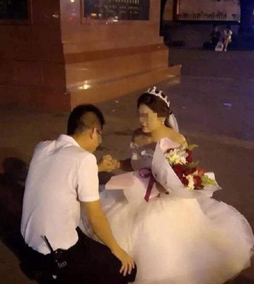 웨딩드레스 입고 청혼한 여성 최후