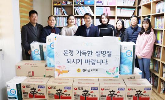 김태균 전남도의원, 설을 맞아 복지시설 찾아 따듯한 온정 건네