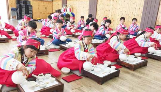 나주향교에서 배우는 전통 예절 … 인성이 ‘쑥쑥’