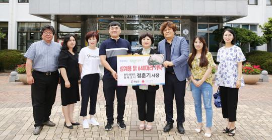 해남 청년사업가 정훈기씨, 삼계용 닭 640마리 지역아동센터 전달 