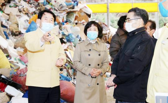 정종순 장흥군수, 그린환경센터 방문 및 쓰레기 처리 상황 점검
