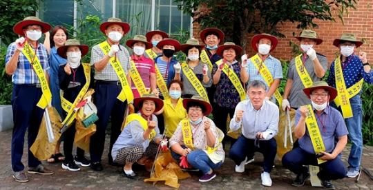 “클린고산에서 힐링하세요” 완주군 고산면 주민자치회 자연정화활동 펼쳐