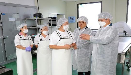 농촌진흥청장, 명절 맞아 마을기업·목장형 유가공 사업장 방문