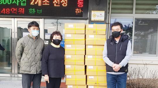 대원수산 김호웅 대표, 강진군에 멸치 200박스 기탁