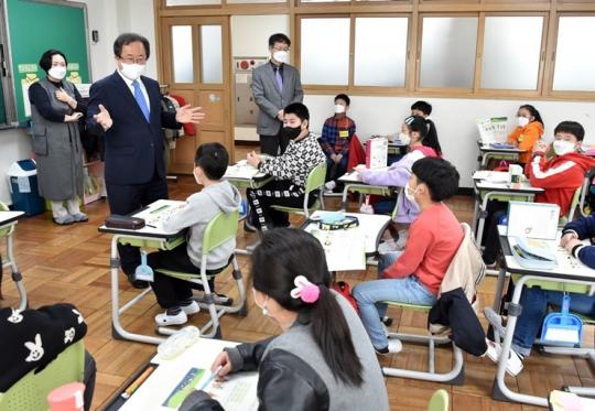 [포토뉴스] 김석준 교육감 초등학교 신학기 운영상황 점검