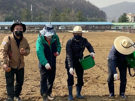 파주시, 법원읍 해바라기 파종 행사 진행