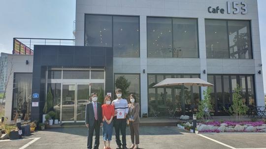 구암동 ‘카페 153’ 「착한가게 현판식」