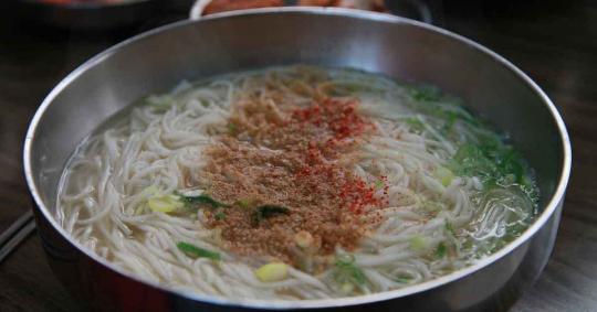 생방송 오늘저녁…고기국수 맛집은?