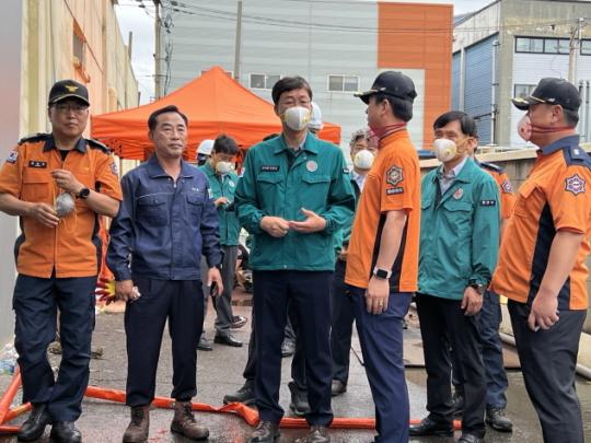 이민근 안산시장, 성곡동 공장 화재 현장 긴급 점검