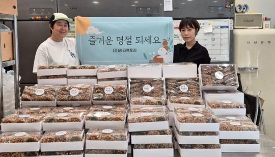 [위키 포토]라라팩토리, 광주시 남구에 돌봄이웃 후원물품 전달