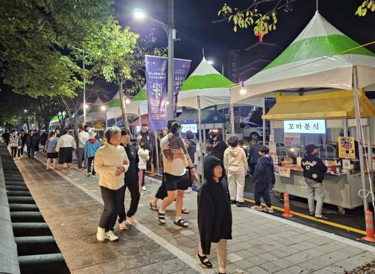 부여군, 백마강달밤야시장 성공 개최… 원도심 상권 활성화에 큰 기대