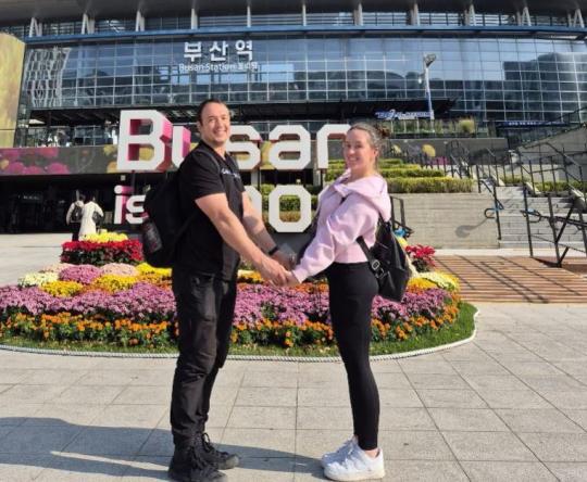 부산시설공단, 가을 정취 가득한 부산역광장서 국화꽃 즐기자