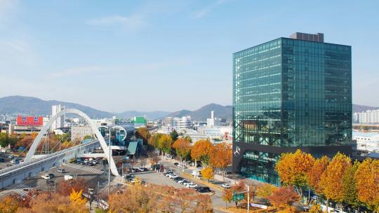 하루 100대 정비 가능한 대형 서비스센터 2곳이나 오픈한 수입차 브랜드