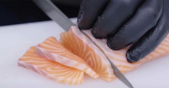 마트서 파는 연어회, 그냥 먹지 마세요... 이렇게 먹으면 10배 맛있어요