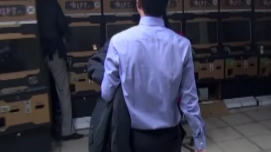 첩보영화 뺨치는 불법 게임장, 천장 대피소까지 설치