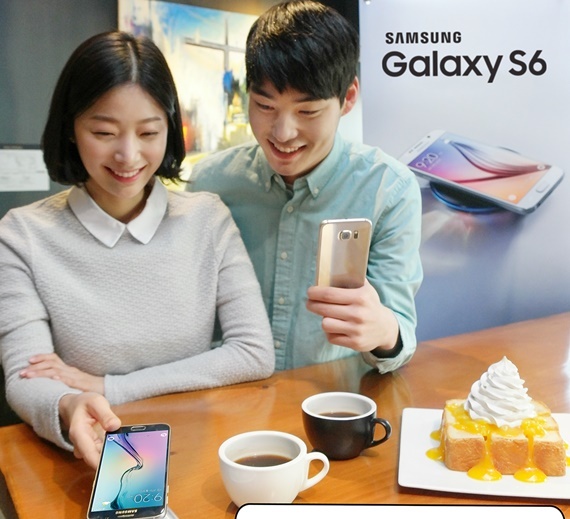 삼성 갤럭시S6, 커피숍에서도 백화점에서도…무선충전 유토피아
