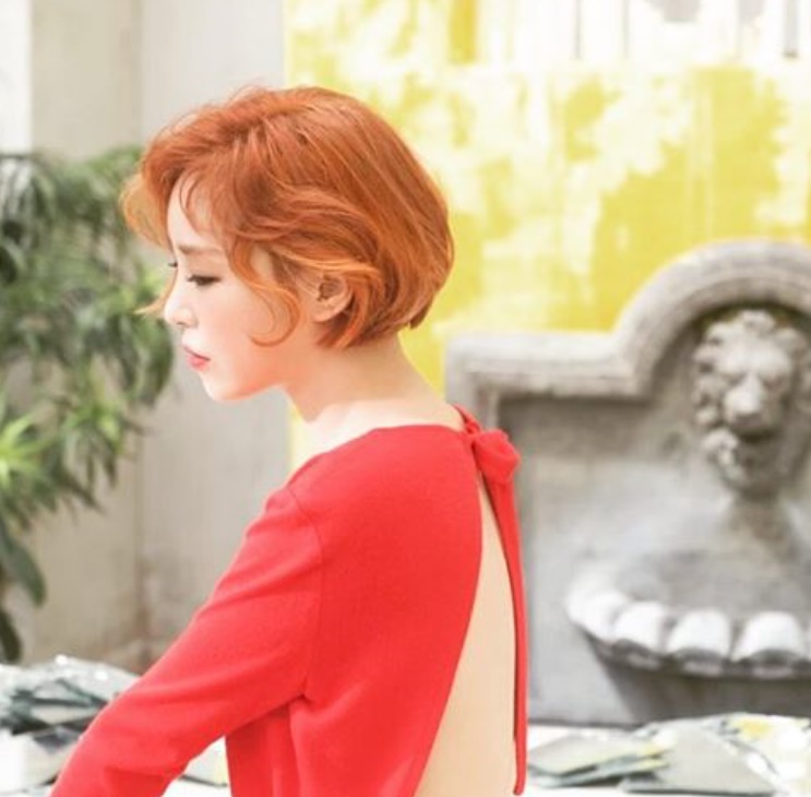 가인, 새하얀 등 훤히 드러난 파격 패션 눈길