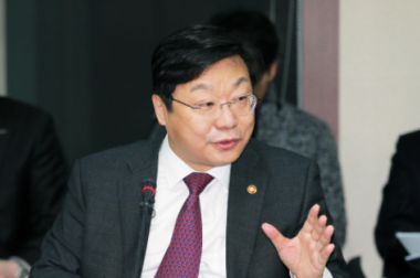 주형환 장관, 마리오아울렛서 KSF 현장 점검