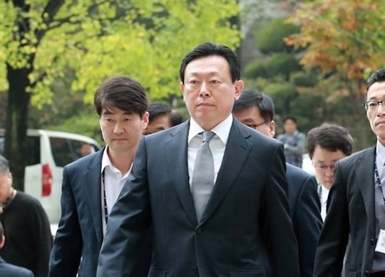 신동빈 회장 롯데몰 은평점 나타나 현장점검