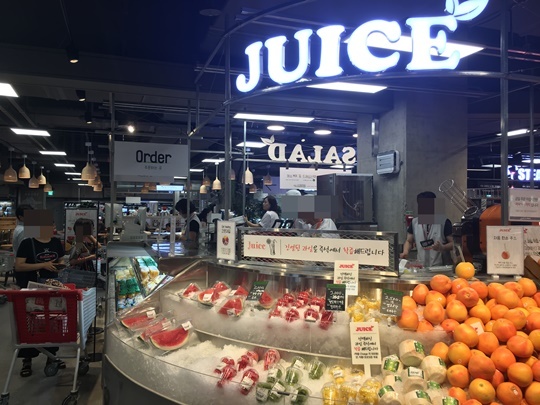 [르포]강남 첫 진입한 롯데마트 서초점, 구매와 식사를 한번에 